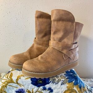 Skechers Keepsakes 2.0 Tan Ankle Boots